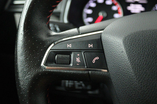 Seat Ibiza 1.0 TSI FR Business Intense (ACHTERUITRIJCAMERA, CRUISE CONTROL ADAPTIEF, NAVIGATIE CARPLAY, PARKEERSENSOREN)