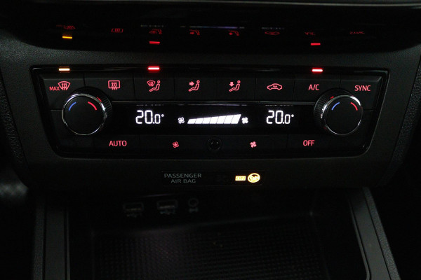 Seat Ibiza 1.0 TSI FR Business Intense (ACHTERUITRIJCAMERA, CRUISE CONTROL ADAPTIEF, NAVIGATIE CARPLAY, PARKEERSENSOREN)