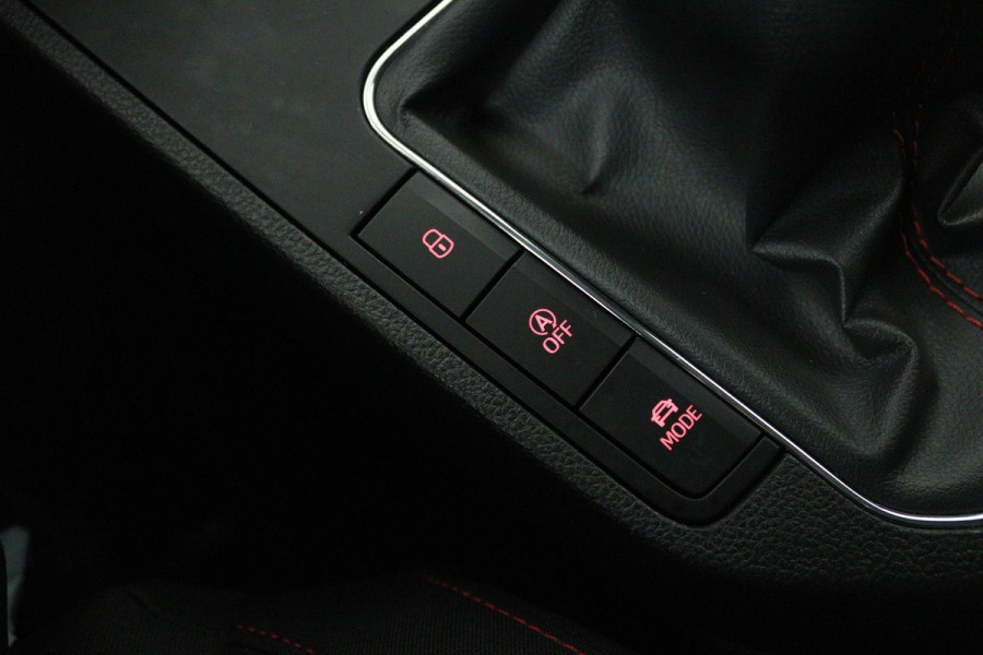 Seat Ibiza 1.0 TSI FR Business Intense (ACHTERUITRIJCAMERA, CRUISE CONTROL ADAPTIEF, NAVIGATIE CARPLAY, PARKEERSENSOREN)