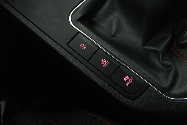 Seat Ibiza 1.0 TSI FR Business Intense (ACHTERUITRIJCAMERA, CRUISE CONTROL ADAPTIEF, NAVIGATIE CARPLAY, PARKEERSENSOREN)