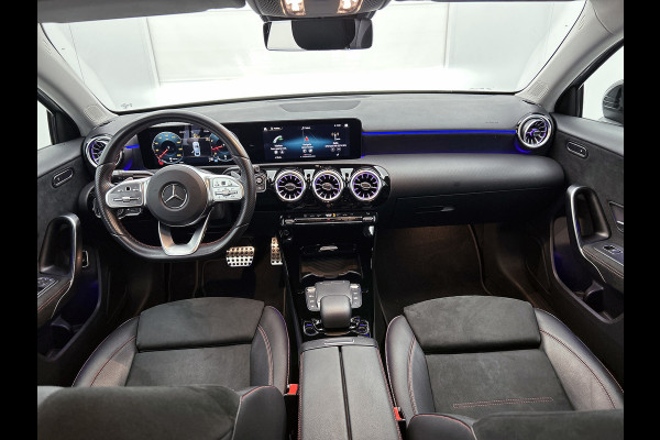 Mercedes-Benz A-Klasse 250 Premium Plus AMG-Line (Dealer OnderH, SfeerVerlichting, Navi, Camera, StoelV, Cruise Con, Etc)