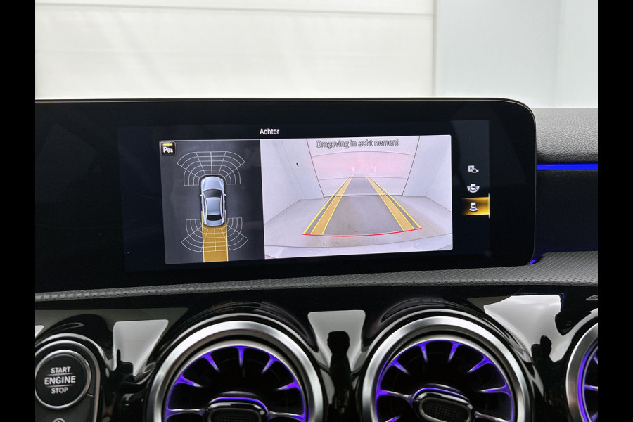 Mercedes-Benz A-Klasse 250 Premium Plus AMG-Line (Dealer OnderH, SfeerVerlichting, Navi, Camera, StoelV, Cruise Con, Etc)