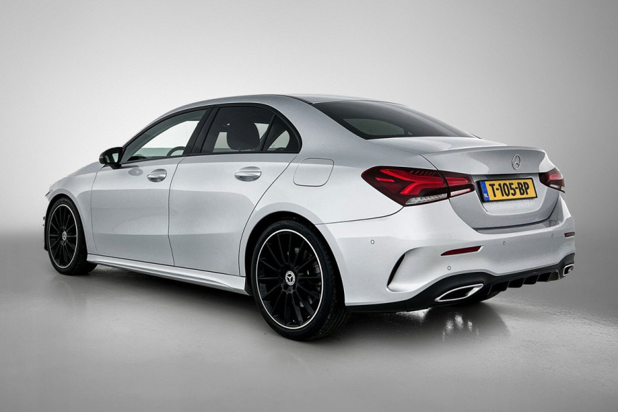 Mercedes-Benz A-Klasse 250 Premium Plus AMG-Line (Dealer OnderH, SfeerVerlichting, Navi, Camera, StoelV, Cruise Con, Etc)