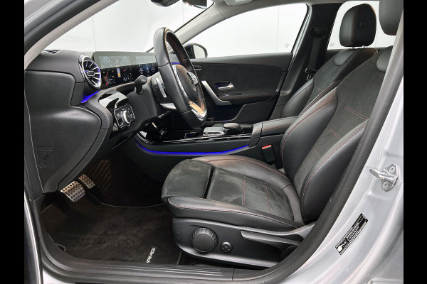 Mercedes-Benz A-Klasse 250 Premium Plus AMG-Line (Dealer OnderH, SfeerVerlichting, Navi, Camera, StoelV, Cruise Con, Etc)