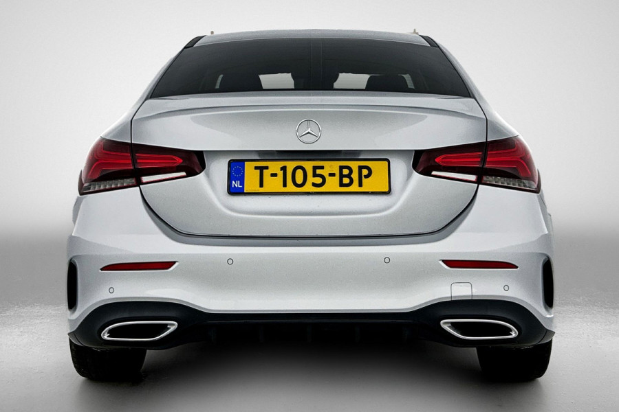 Mercedes-Benz A-Klasse 250 Premium Plus AMG-Line (Dealer OnderH, SfeerVerlichting, Navi, Camera, StoelV, Cruise Con, Etc)
