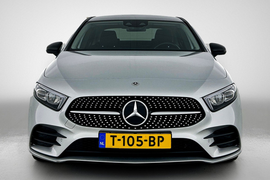 Mercedes-Benz A-Klasse 250 Premium Plus AMG-Line (Dealer OnderH, SfeerVerlichting, Navi, Camera, StoelV, Cruise Con, Etc)