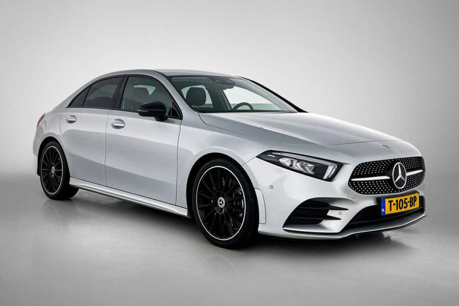 Mercedes-Benz A-Klasse 250 Premium Plus AMG-Line (Dealer OnderH, SfeerVerlichting, Navi, Camera, StoelV, Cruise Con, Etc)