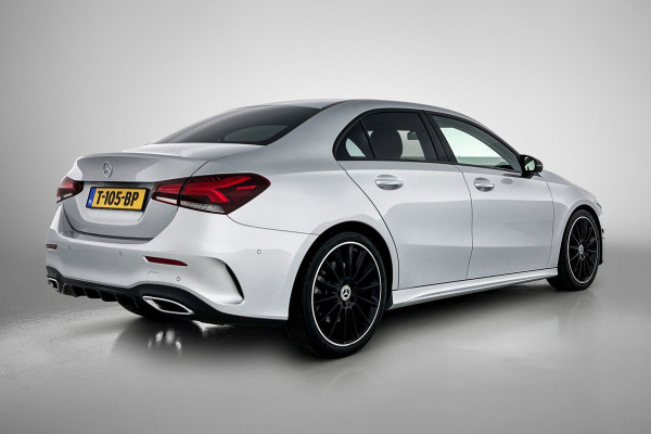 Mercedes-Benz A-Klasse 250 Premium Plus AMG-Line (Dealer OnderH, SfeerVerlichting, Navi, Camera, StoelV, Cruise Con, Etc)
