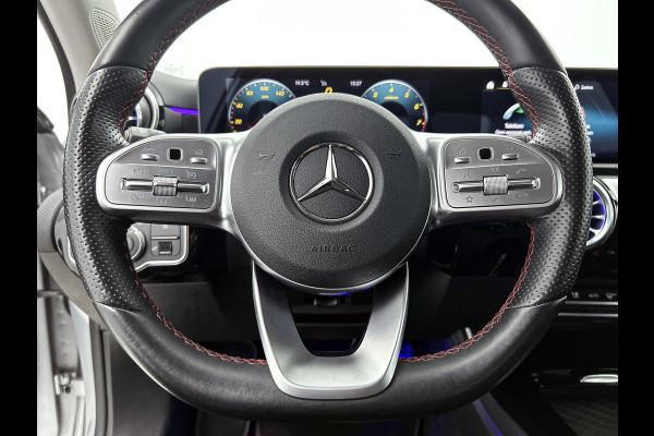 Mercedes-Benz A-Klasse 250 Premium Plus AMG-Line (Dealer OnderH, SfeerVerlichting, Navi, Camera, StoelV, Cruise Con, Etc)