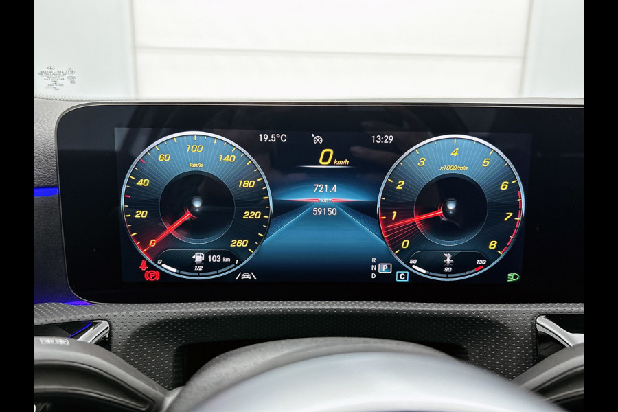 Mercedes-Benz A-Klasse 250 Premium Plus AMG-Line (Dealer OnderH, SfeerVerlichting, Navi, Camera, StoelV, Cruise Con, Etc)