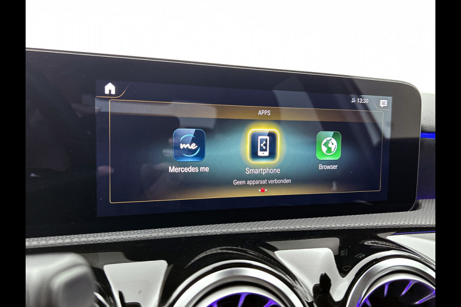 Mercedes-Benz A-Klasse 250 Premium Plus AMG-Line (Dealer OnderH, SfeerVerlichting, Navi, Camera, StoelV, Cruise Con, Etc)