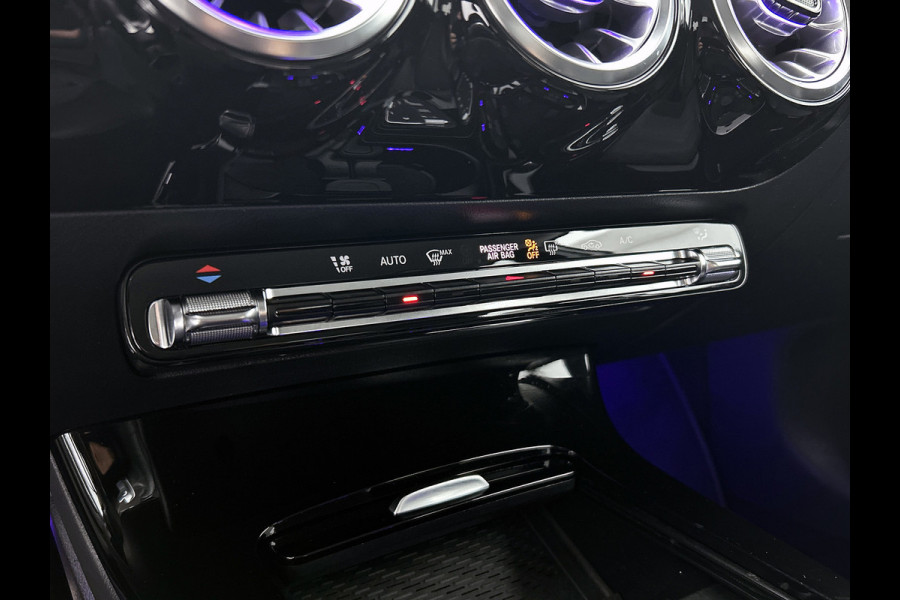 Mercedes-Benz A-Klasse 250 Premium Plus AMG-Line (Dealer OnderH, SfeerVerlichting, Navi, Camera, StoelV, Cruise Con, Etc)
