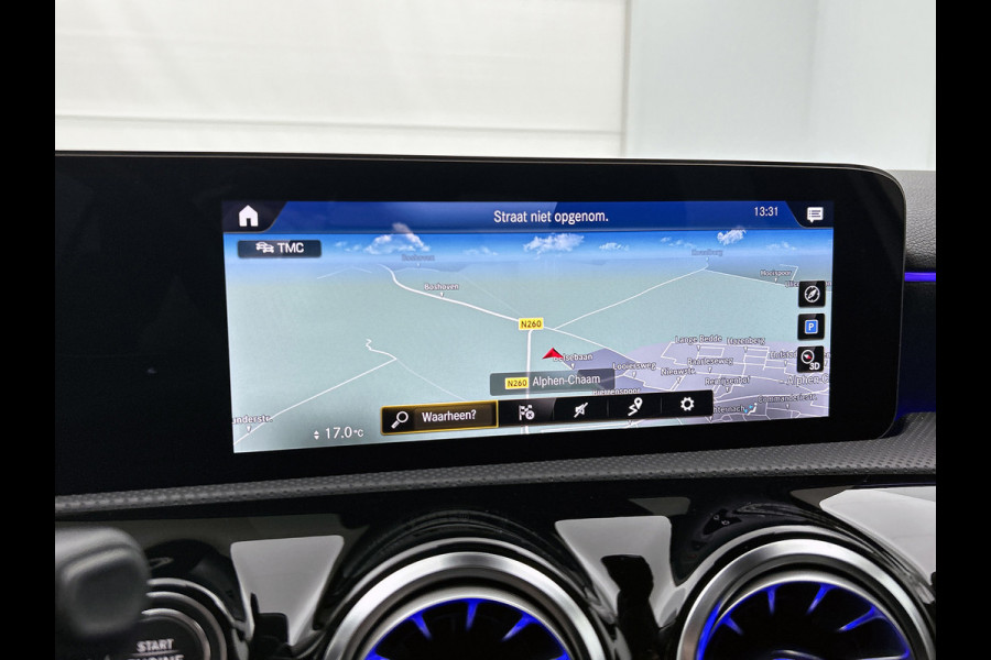 Mercedes-Benz A-Klasse 250 Premium Plus AMG-Line (Dealer OnderH, SfeerVerlichting, Navi, Camera, StoelV, Cruise Con, Etc)