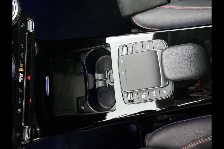 Mercedes-Benz A-Klasse 250 Premium Plus AMG-Line (Dealer OnderH, SfeerVerlichting, Navi, Camera, StoelV, Cruise Con, Etc)