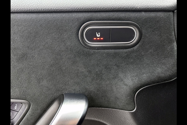 Mercedes-Benz A-Klasse 250 Premium Plus AMG-Line (Dealer OnderH, SfeerVerlichting, Navi, Camera, StoelV, Cruise Con, Etc)
