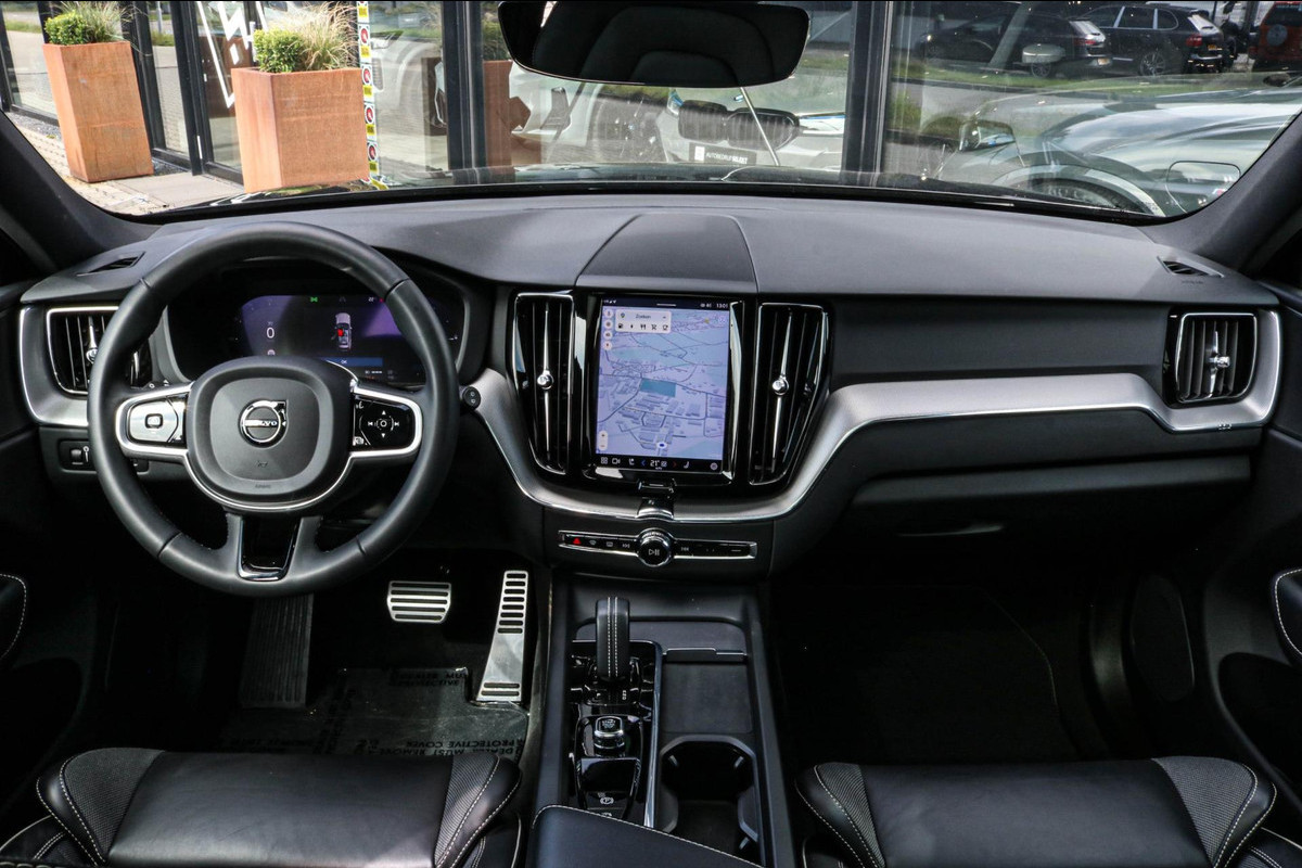 Volvo XC60 2.0 T6 R-DESIGN - PANO - TREKHAAK - FACELIFT