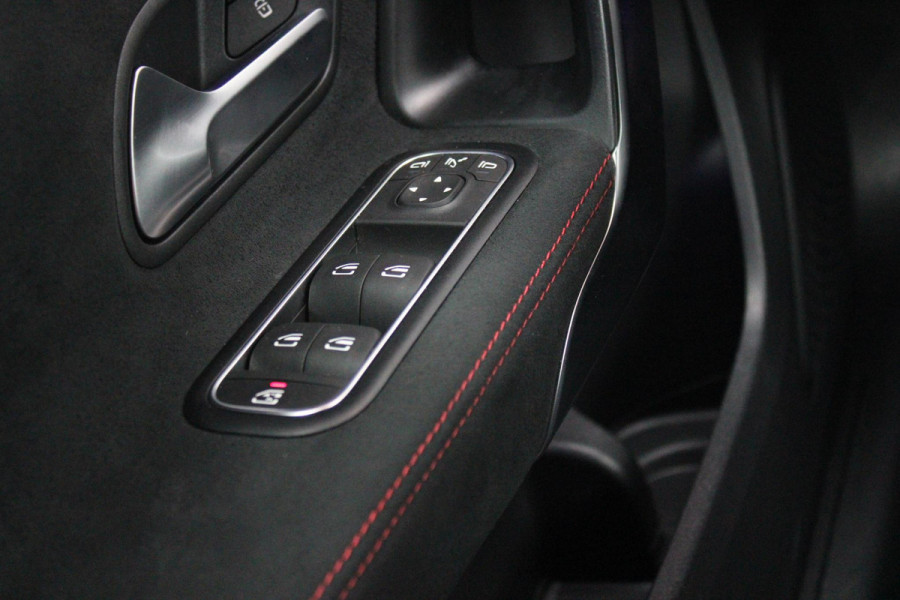 Mercedes-Benz A-Klasse 180 136PK AUTOMAAT AMG LINE | STERRENHEMEL! | PANORAMISCH SCHUIF/KANTEL DAK | SFEER VERLICHTING | NAVIGATIE | ACHTERUITRIJ CAMERA | PARKEERSENSOREN VOOR EN ACHTER | HIGH PERFORMANCE LED KOPLAMPEN | STOEL VERWARMING | KEYLESS - GO | SPIEGEL PAKKET | NIGHT PAKKET | LICHTMETALEN VELGEN 19" | EERSTE EIGENAAR! |