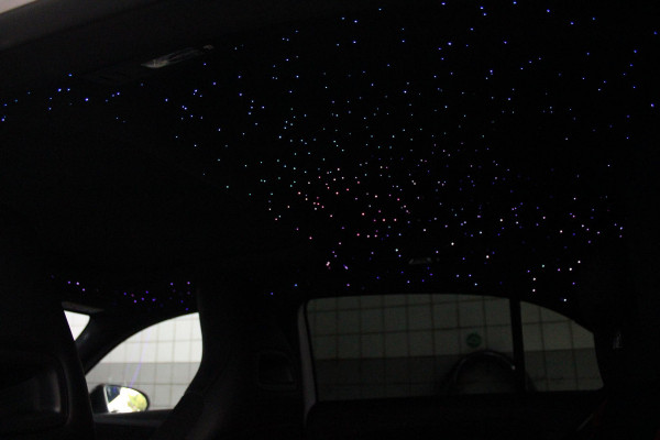 Mercedes-Benz A-Klasse 180 136PK AUTOMAAT AMG LINE | STERRENHEMEL! | PANORAMISCH SCHUIF/KANTEL DAK | SFEER VERLICHTING | NAVIGATIE | ACHTERUITRIJ CAMERA | PARKEERSENSOREN VOOR EN ACHTER | HIGH PERFORMANCE LED KOPLAMPEN | STOEL VERWARMING | KEYLESS - GO | SPIEGEL PAKKET | NIGHT PAKKET | LICHTMETALEN VELGEN 19" | EERSTE EIGENAAR! |