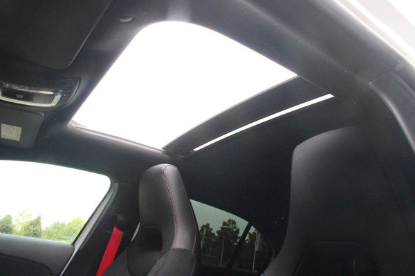 Mercedes-Benz A-Klasse 180 136PK AUTOMAAT AMG LINE | STERRENHEMEL! | PANORAMISCH SCHUIF/KANTEL DAK | SFEER VERLICHTING | NAVIGATIE | ACHTERUITRIJ CAMERA | PARKEERSENSOREN VOOR EN ACHTER | HIGH PERFORMANCE LED KOPLAMPEN | STOEL VERWARMING | KEYLESS - GO | SPIEGEL PAKKET | NIGHT PAKKET | LICHTMETALEN VELGEN 19" | EERSTE EIGENAAR! |