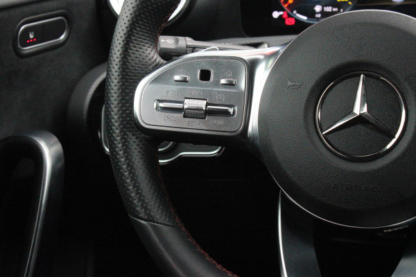 Mercedes-Benz A-Klasse 180 136PK AUTOMAAT AMG LINE | STERRENHEMEL! | PANORAMISCH SCHUIF/KANTEL DAK | SFEER VERLICHTING | NAVIGATIE | ACHTERUITRIJ CAMERA | PARKEERSENSOREN VOOR EN ACHTER | HIGH PERFORMANCE LED KOPLAMPEN | STOEL VERWARMING | KEYLESS - GO | SPIEGEL PAKKET | NIGHT PAKKET | LICHTMETALEN VELGEN 19" | EERSTE EIGENAAR! |