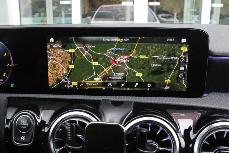 Mercedes-Benz A-Klasse 180 136PK AUTOMAAT AMG LINE | STERRENHEMEL! | PANORAMISCH SCHUIF/KANTEL DAK | SFEER VERLICHTING | NAVIGATIE | ACHTERUITRIJ CAMERA | PARKEERSENSOREN VOOR EN ACHTER | HIGH PERFORMANCE LED KOPLAMPEN | STOEL VERWARMING | KEYLESS - GO | SPIEGEL PAKKET | NIGHT PAKKET | LICHTMETALEN VELGEN 19" | EERSTE EIGENAAR! |