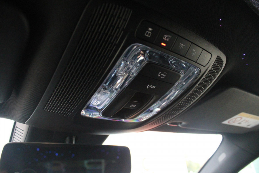 Mercedes-Benz A-Klasse 180 136PK AUTOMAAT AMG LINE | STERRENHEMEL! | PANORAMISCH SCHUIF/KANTEL DAK | SFEER VERLICHTING | NAVIGATIE | ACHTERUITRIJ CAMERA | PARKEERSENSOREN VOOR EN ACHTER | HIGH PERFORMANCE LED KOPLAMPEN | STOEL VERWARMING | KEYLESS - GO | SPIEGEL PAKKET | NIGHT PAKKET | LICHTMETALEN VELGEN 19" | EERSTE EIGENAAR! |