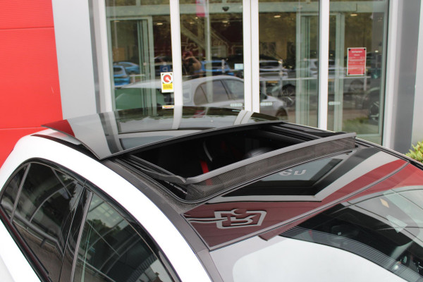 Mercedes-Benz A-Klasse 180 136PK AUTOMAAT AMG LINE | STERRENHEMEL! | PANORAMISCH SCHUIF/KANTEL DAK | SFEER VERLICHTING | NAVIGATIE | ACHTERUITRIJ CAMERA | PARKEERSENSOREN VOOR EN ACHTER | HIGH PERFORMANCE LED KOPLAMPEN | STOEL VERWARMING | KEYLESS - GO | SPIEGEL PAKKET | NIGHT PAKKET | LICHTMETALEN VELGEN 19" | EERSTE EIGENAAR! |