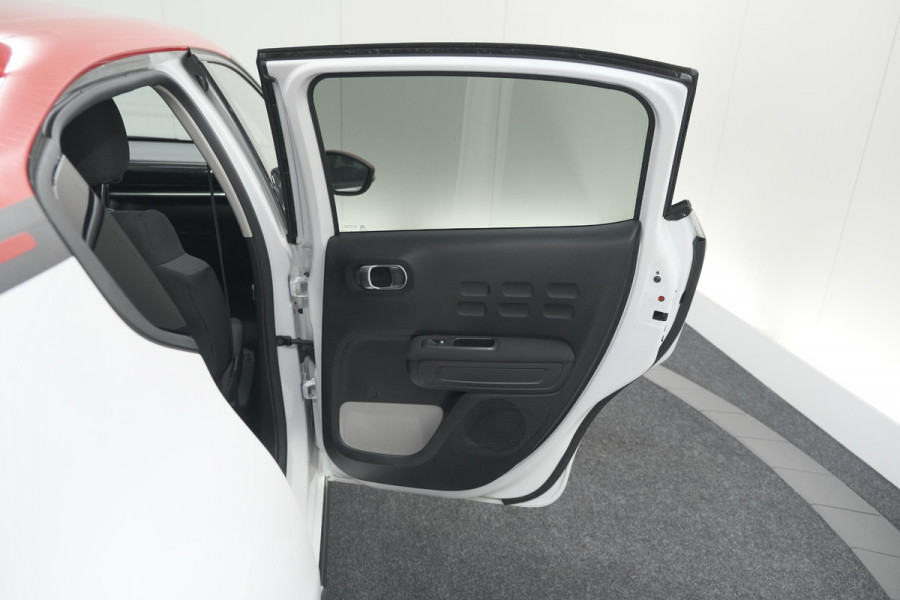 Citroën C3 PureTech 82 Feel Edition | Parkeersensoren | Apple Carplay | Stoelverwarming | 16 Inch Lichtmetalen Velgen