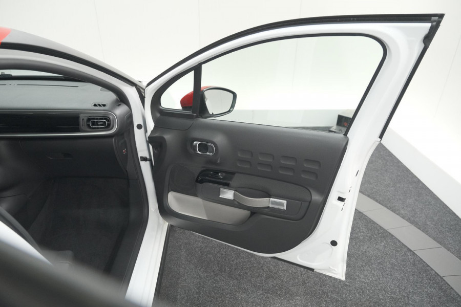 Citroën C3 PureTech 82 Feel Edition | Parkeersensoren | Apple Carplay | Stoelverwarming | 16 Inch Lichtmetalen Velgen