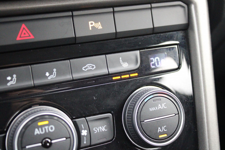 Volkswagen T-Roc 1.0 TSI 110PK STYLE BUSINESS | STOEL VERWARMING | CLIMATE CONTROL | ALL SEASON BANDEN | APPLE CARPLAY/ANDROID AUTO | ADAPTIVE CRUISE CONTROL | LICHTMETALEN VELGEN | DAB+ RADIO | PARKEERSENSOREN VOOR EN ACHTER |