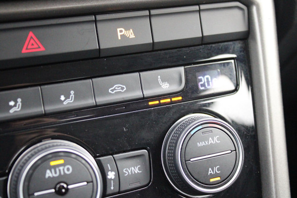 Volkswagen T-Roc 1.0 TSI 110PK STYLE BUSINESS | STOEL VERWARMING | CLIMATE CONTROL | ALL SEASON BANDEN | APPLE CARPLAY/ANDROID AUTO | ADAPTIVE CRUISE CONTROL | LICHTMETALEN VELGEN | DAB+ RADIO | PARKEERSENSOREN VOOR EN ACHTER |