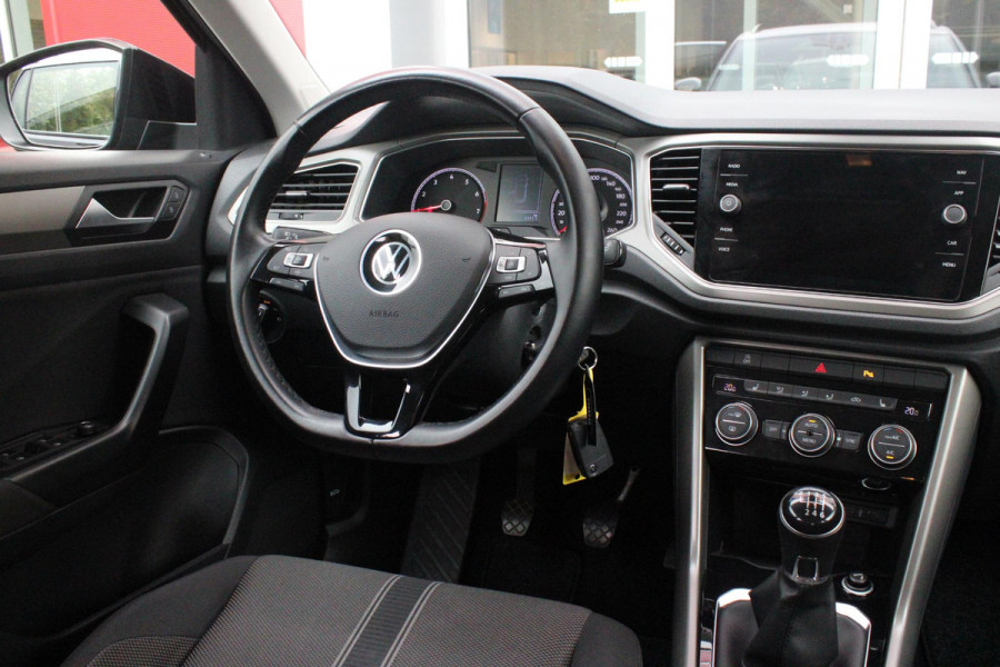 Volkswagen T-Roc 1.0 TSI 110PK STYLE BUSINESS | STOEL VERWARMING | CLIMATE CONTROL | ALL SEASON BANDEN | APPLE CARPLAY/ANDROID AUTO | ADAPTIVE CRUISE CONTROL | LICHTMETALEN VELGEN | DAB+ RADIO | PARKEERSENSOREN VOOR EN ACHTER |