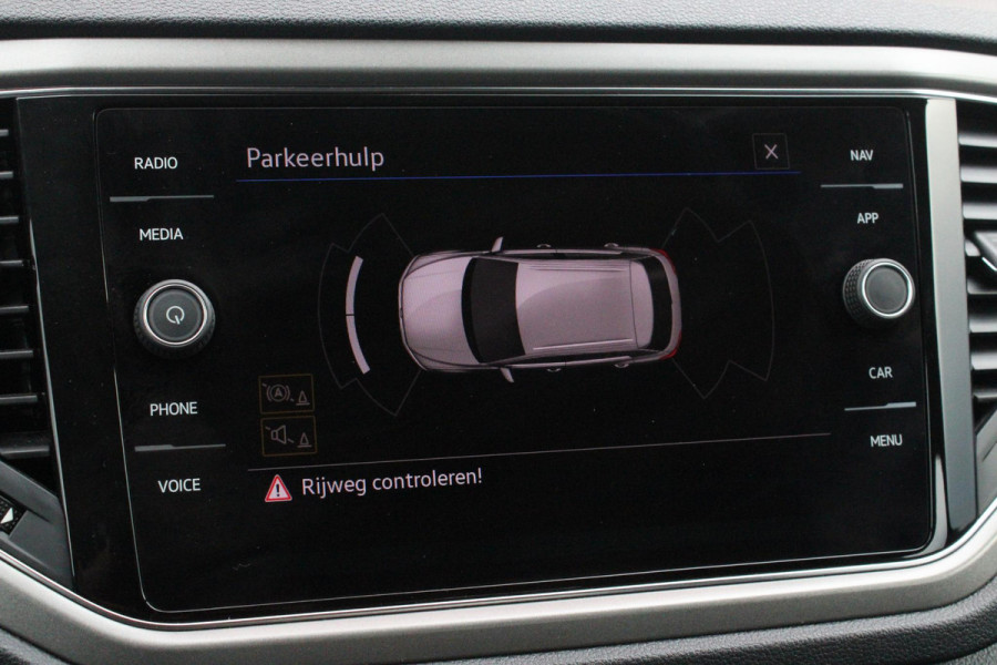 Volkswagen T-Roc 1.0 TSI 110PK STYLE BUSINESS | STOEL VERWARMING | CLIMATE CONTROL | ALL SEASON BANDEN | APPLE CARPLAY/ANDROID AUTO | ADAPTIVE CRUISE CONTROL | LICHTMETALEN VELGEN | DAB+ RADIO | PARKEERSENSOREN VOOR EN ACHTER |