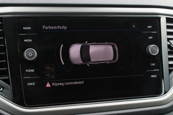Volkswagen T-Roc 1.0 TSI 110PK STYLE BUSINESS | STOEL VERWARMING | CLIMATE CONTROL | ALL SEASON BANDEN | APPLE CARPLAY/ANDROID AUTO | ADAPTIVE CRUISE CONTROL | LICHTMETALEN VELGEN | DAB+ RADIO | PARKEERSENSOREN VOOR EN ACHTER |