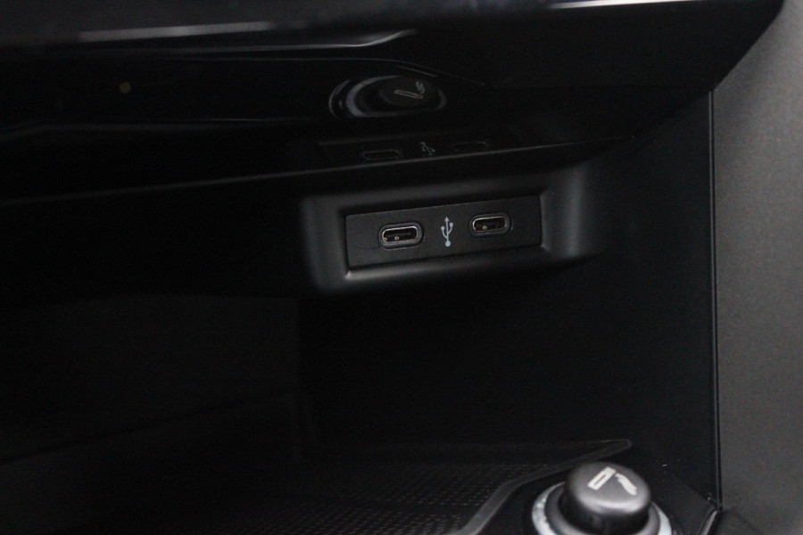 Volkswagen T-Roc 1.0 TSI 110PK STYLE BUSINESS | STOEL VERWARMING | CLIMATE CONTROL | ALL SEASON BANDEN | APPLE CARPLAY/ANDROID AUTO | ADAPTIVE CRUISE CONTROL | LICHTMETALEN VELGEN | DAB+ RADIO | PARKEERSENSOREN VOOR EN ACHTER |