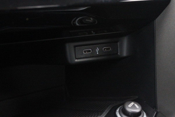 Volkswagen T-Roc 1.0 TSI 110PK STYLE BUSINESS | STOEL VERWARMING | CLIMATE CONTROL | ALL SEASON BANDEN | APPLE CARPLAY/ANDROID AUTO | ADAPTIVE CRUISE CONTROL | LICHTMETALEN VELGEN | DAB+ RADIO | PARKEERSENSOREN VOOR EN ACHTER |