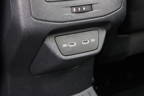 Volkswagen T-Roc 1.0 TSI 110PK STYLE BUSINESS | STOEL VERWARMING | CLIMATE CONTROL | ALL SEASON BANDEN | APPLE CARPLAY/ANDROID AUTO | ADAPTIVE CRUISE CONTROL | LICHTMETALEN VELGEN | DAB+ RADIO | PARKEERSENSOREN VOOR EN ACHTER |