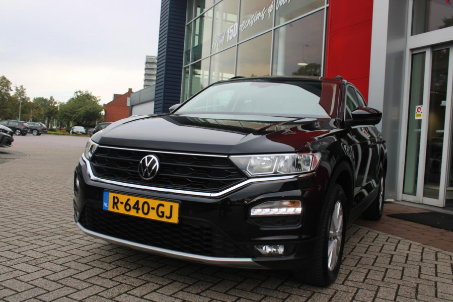 Volkswagen T-Roc 1.0 TSI 110PK STYLE BUSINESS | STOEL VERWARMING | CLIMATE CONTROL | ALL SEASON BANDEN | APPLE CARPLAY/ANDROID AUTO | ADAPTIVE CRUISE CONTROL | LICHTMETALEN VELGEN | DAB+ RADIO | PARKEERSENSOREN VOOR EN ACHTER |