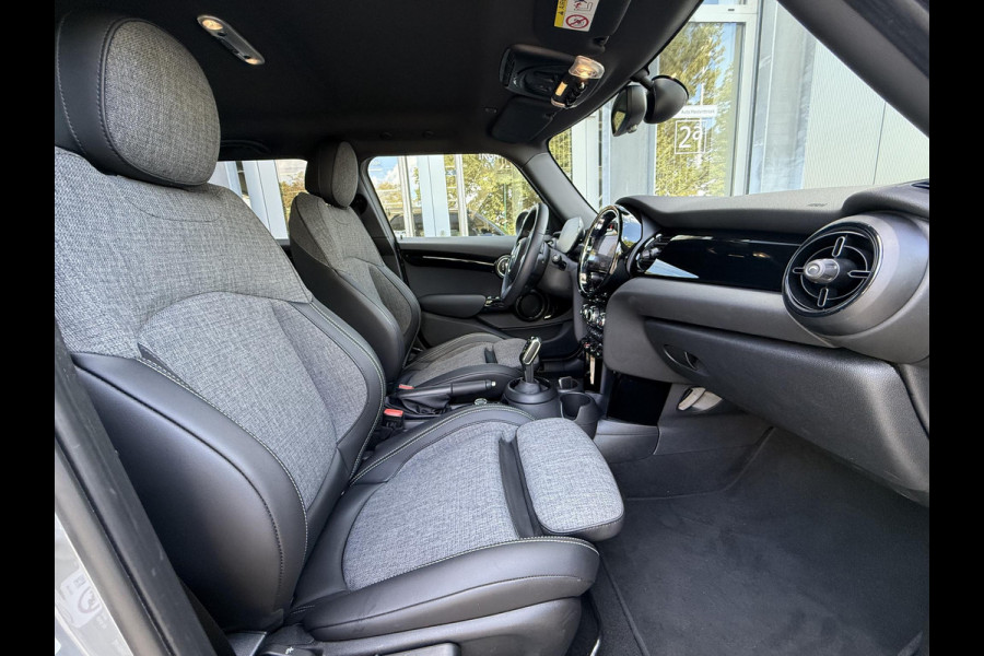 MINI Mini 1.5 Cooper 136 PK 5d Bus. Ed. Moonwalk grey / Black optic |17"|Sportstoelen|Carplay|PDC|Led