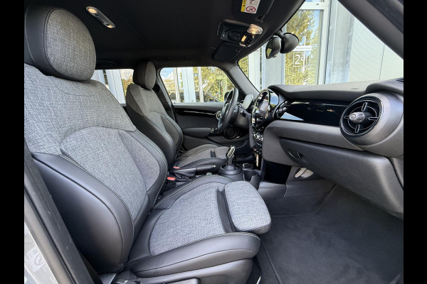 MINI Mini 1.5 Cooper 136 PK 5d Bus. Ed. Moonwalk grey / Black optic |17"|Sportstoelen|Carplay|PDC|Led