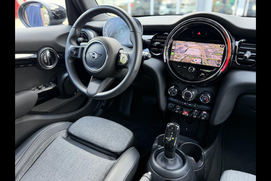 MINI Mini 1.5 Cooper 136 PK 5d Bus. Ed. Moonwalk grey / Black optic |17"|Sportstoelen|Carplay|PDC|Led