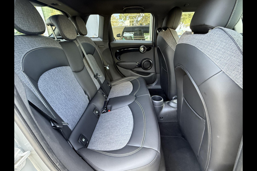 MINI Mini 1.5 Cooper 136 PK 5d Bus. Ed. Moonwalk grey / Black optic |17"|Sportstoelen|Carplay|PDC|Led