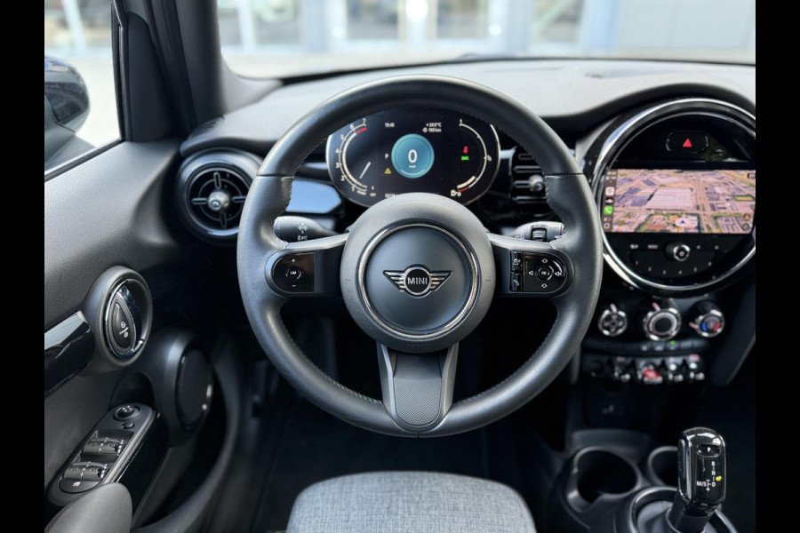 MINI Mini 1.5 Cooper 136 PK 5d Bus. Ed. Moonwalk grey / Black optic |17"|Sportstoelen|Carplay|PDC|Led