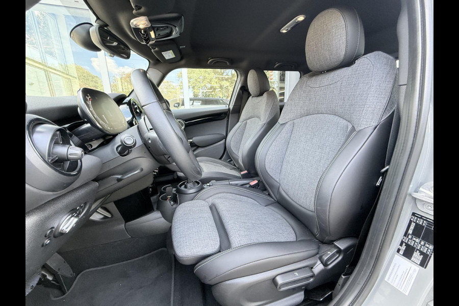 MINI Mini 1.5 Cooper 136 PK 5d Bus. Ed. Moonwalk grey / Black optic |17"|Sportstoelen|Carplay|PDC|Led