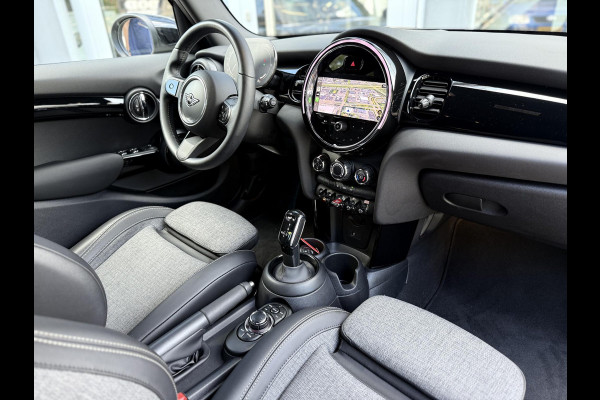 MINI Mini 1.5 Cooper 136 PK 5d Bus. Ed. Moonwalk grey / Black optic |17"|Sportstoelen|Carplay|PDC|Led