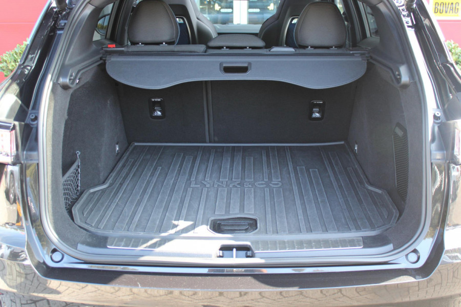 Lynk & Co 01 1.5 261PK PHEV | PANORAMA SCHUIF / KANTELDAK | INFINTY AUDIO | DODEHOEK DETECTIE | NAVIGATIE | DASHBOARD CAMERA | ELEKTRISCHE STOELVERSTELLING MET GEHEUGEN FUNCTIE | DAB+ RADIO | DRAADLOZE APPLE CARPLAY/ANDROID AUTO | DRAADLOZE TELEFOONLADER | ELEKTRISCH BEDIENBARE ACHTERKLEP | STOEL VERWARMING | 360° CAMERA | DODEHOEK DETECTIE | ZWARTE HEMEL BEKLEDING | KEYLESS ENTRY/START | 20" LICHTMETALEN VELGEN |