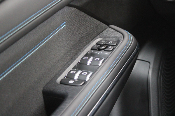 Lynk & Co 01 1.5 261PK PHEV | PANORAMA SCHUIF / KANTELDAK | INFINTY AUDIO | DODEHOEK DETECTIE | NAVIGATIE | DASHBOARD CAMERA | ELEKTRISCHE STOELVERSTELLING MET GEHEUGEN FUNCTIE | DAB+ RADIO | DRAADLOZE APPLE CARPLAY/ANDROID AUTO | DRAADLOZE TELEFOONLADER | ELEKTRISCH BEDIENBARE ACHTERKLEP | STOEL VERWARMING | 360° CAMERA | DODEHOEK DETECTIE | ZWARTE HEMEL BEKLEDING | KEYLESS ENTRY/START | 20" LICHTMETALEN VELGEN |