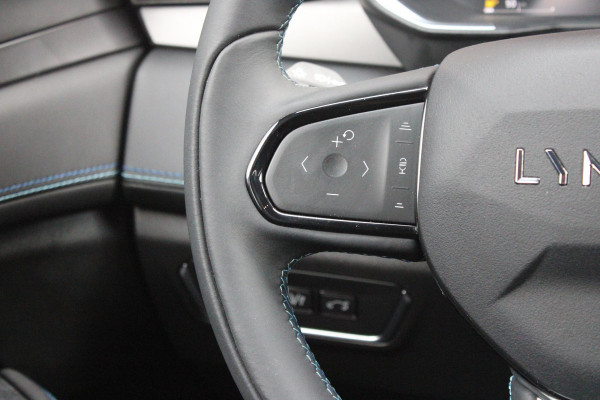 Lynk & Co 01 1.5 261PK PHEV | PANORAMA SCHUIF / KANTELDAK | INFINTY AUDIO | DODEHOEK DETECTIE | NAVIGATIE | DASHBOARD CAMERA | ELEKTRISCHE STOELVERSTELLING MET GEHEUGEN FUNCTIE | DAB+ RADIO | DRAADLOZE APPLE CARPLAY/ANDROID AUTO | DRAADLOZE TELEFOONLADER | ELEKTRISCH BEDIENBARE ACHTERKLEP | STOEL VERWARMING | 360° CAMERA | DODEHOEK DETECTIE | ZWARTE HEMEL BEKLEDING | KEYLESS ENTRY/START | 20" LICHTMETALEN VELGEN |