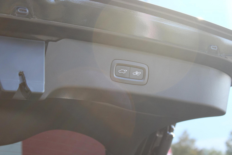 Lynk & Co 01 1.5 261PK PHEV | PANORAMA SCHUIF / KANTELDAK | INFINTY AUDIO | DODEHOEK DETECTIE | NAVIGATIE | DASHBOARD CAMERA | ELEKTRISCHE STOELVERSTELLING MET GEHEUGEN FUNCTIE | DAB+ RADIO | DRAADLOZE APPLE CARPLAY/ANDROID AUTO | DRAADLOZE TELEFOONLADER | ELEKTRISCH BEDIENBARE ACHTERKLEP | STOEL VERWARMING | 360° CAMERA | DODEHOEK DETECTIE | ZWARTE HEMEL BEKLEDING | KEYLESS ENTRY/START | 20" LICHTMETALEN VELGEN |