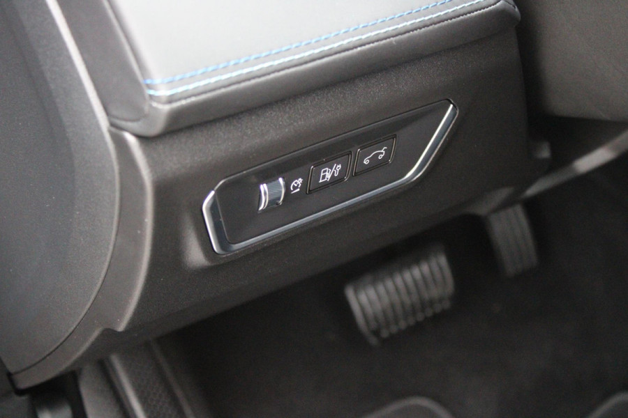 Lynk & Co 01 1.5 261PK PHEV | PANORAMA SCHUIF / KANTELDAK | INFINTY AUDIO | DODEHOEK DETECTIE | NAVIGATIE | DASHBOARD CAMERA | ELEKTRISCHE STOELVERSTELLING MET GEHEUGEN FUNCTIE | DAB+ RADIO | DRAADLOZE APPLE CARPLAY/ANDROID AUTO | DRAADLOZE TELEFOONLADER | ELEKTRISCH BEDIENBARE ACHTERKLEP | STOEL VERWARMING | 360° CAMERA | DODEHOEK DETECTIE | ZWARTE HEMEL BEKLEDING | KEYLESS ENTRY/START | 20" LICHTMETALEN VELGEN |